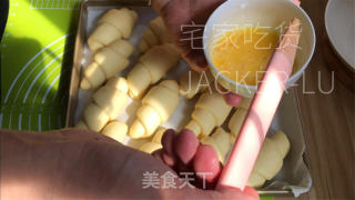 波兰种小餐包，松软拉丝，奶香味十足，配杯热牛奶，暖心又暖胃。的做法步骤：17