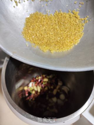 五谷小米芝麻糊的做法步骤：3