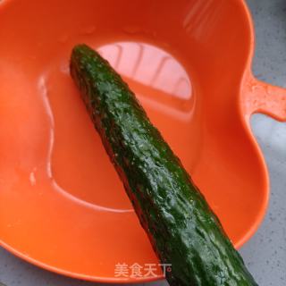 肉丝香覃时蔬拌鸡胸的做法步骤：1