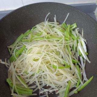 青椒土豆丝的做法步骤：6