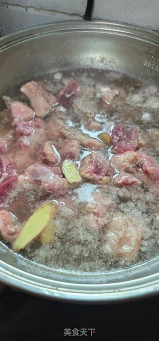 番茄烧牛腩的做法步骤：2