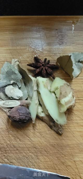 番茄烧牛腩的做法步骤：4