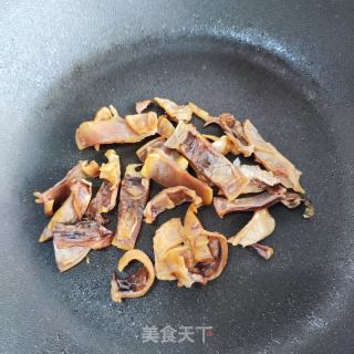 墨鱼双莲瘦肉汤的做法步骤：2