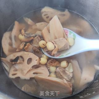 墨鱼双莲瘦肉汤的做法步骤：7