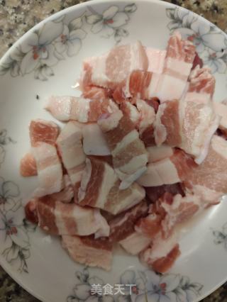 蒜苗腩肉的做法步骤：1