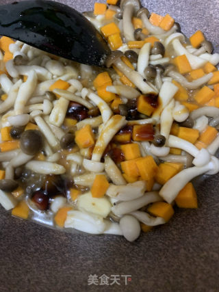 鮮香味美菌菇南瓜雞腿肉燜飯的做法步骤：6