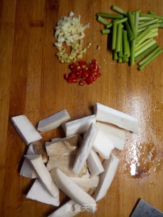 干锅大虾的做法步骤：2
