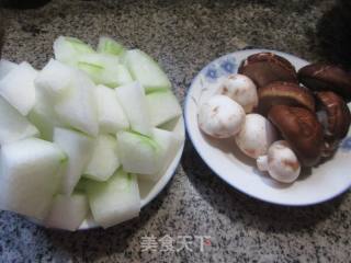 双菇烧冬瓜的做法步骤：1