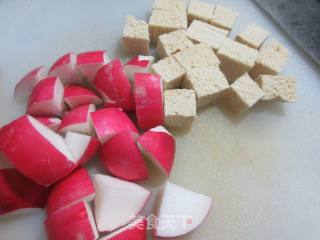 冻豆腐炖红皮萝卜的做法步骤：2