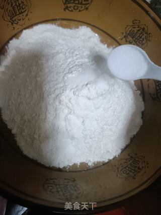 白菜猪肉饺子的做法步骤：1