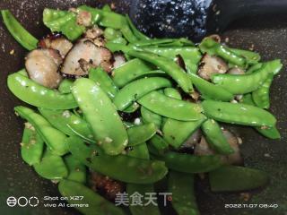 荷兰豆炒腊肉的做法步骤：6