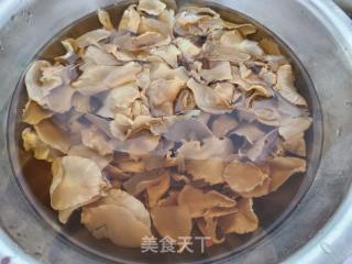 莴笋干炒鸡蛋的做法步骤：2