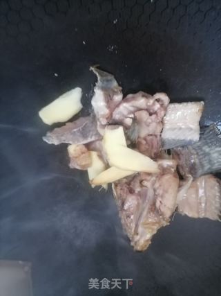 黑鱼汤的做法步骤：3
