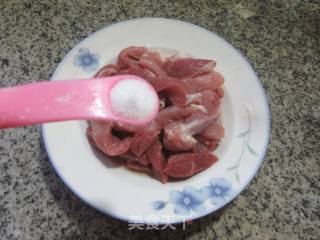 炸猪肉条的做法步骤：4