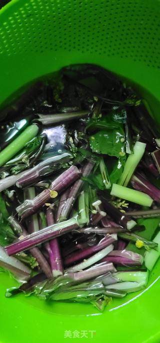 蒜末炒紫菜心的做法步骤：2