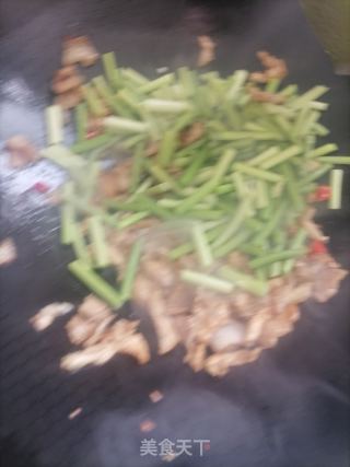 蒜苔炒肉的做法步骤：3