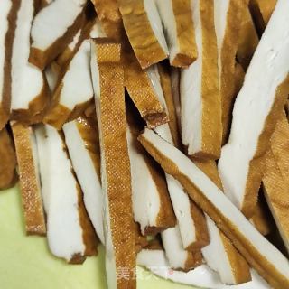 五花肉香干炒圆椒的做法步骤：2