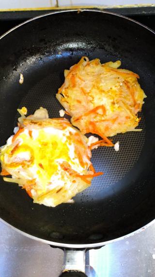 鸡蛋饼的做法步骤：5