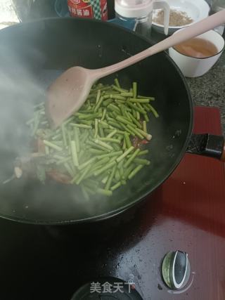 蒜苗炒牛肉的做法步骤：4