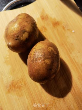 雪莲果瘦肉汤的做法步骤：1