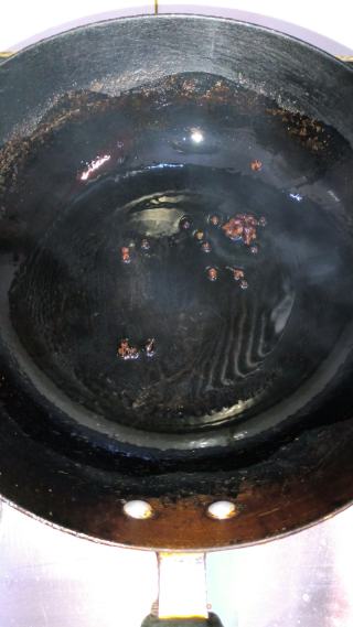 胡萝卜土豆炖月牙骨的做法步骤：2