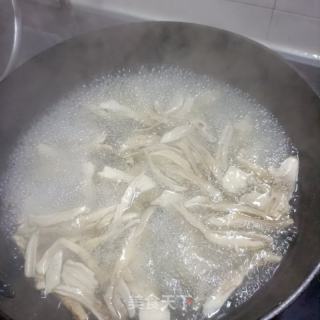 鸡腿菇炒油菜心的做法步骤：5