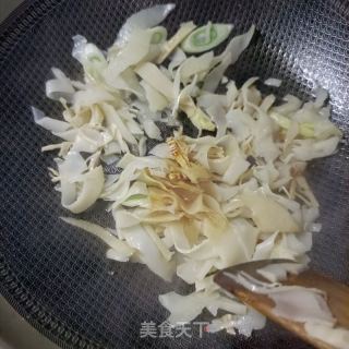 烧肉炒碳烤笋尖的做法步骤：8