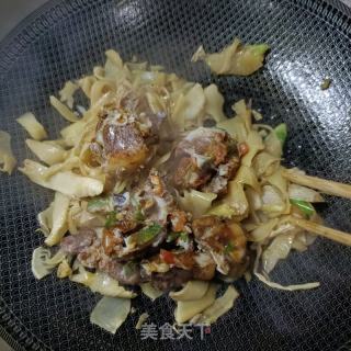烧肉炒碳烤笋尖的做法步骤：9