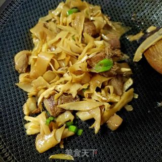 烧肉炒碳烤笋尖的做法步骤：10