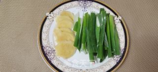 酸汤羊肉水饺的做法步骤：2