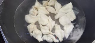 酸汤羊肉水饺的做法步骤：12