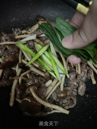 茶树菇炒牛肉的做法步骤：9