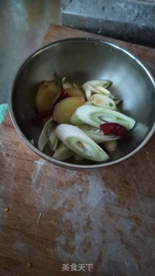 手撕包菜的做法步骤：2