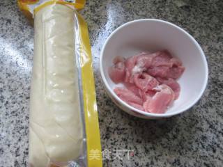 肉片炒金钱圆素鸡的做法步骤：1