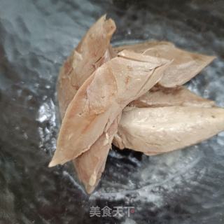 莲花白拌鸽胸肉的做法步骤：1