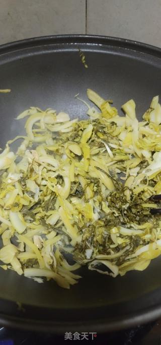 牛肉炒酸菜的做法步骤：6