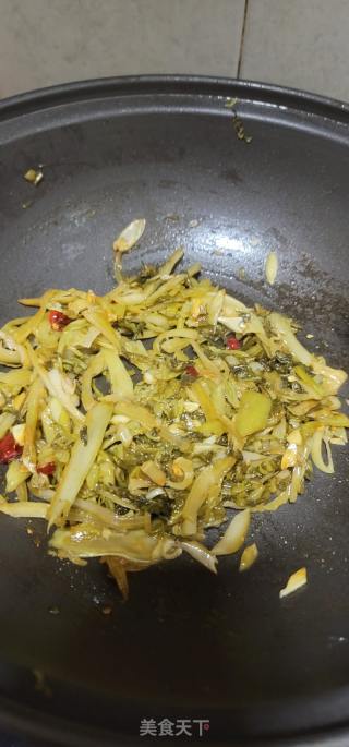 牛肉炒酸菜的做法步骤：8