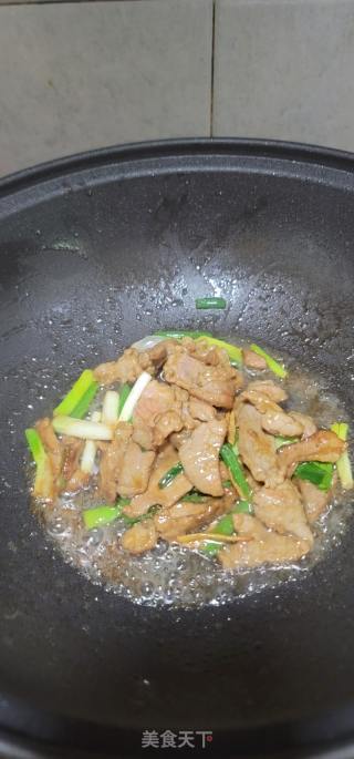 牛肉炒酸菜的做法步骤：14