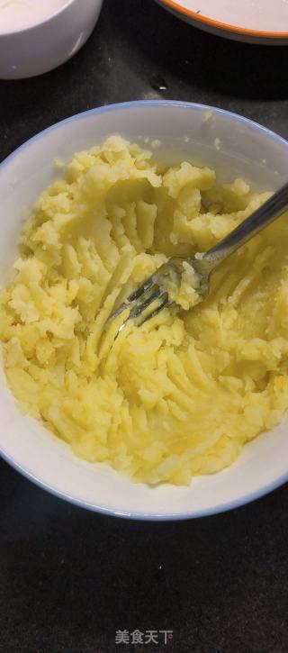 芝士焗土豆泥的做法步骤：1