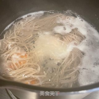 虾仁鸡蛋汤面的做法步骤：4