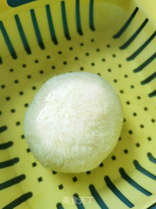 猴头菇板粟排骨汤的做法步骤：1