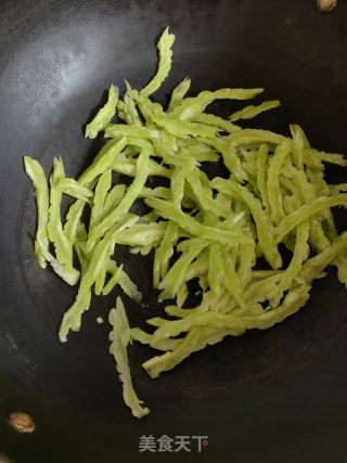 清炒苦瓜的做法步骤：4