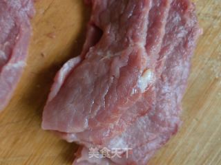 青椒炒牛肉的做法步骤：1