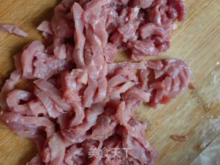 青椒炒牛肉的做法步骤：2