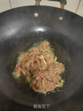 青椒炒牛肉的做法步骤：8
