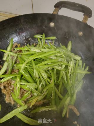 青椒炒牛肉的做法步骤：10
