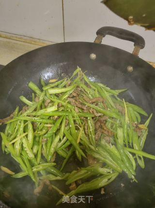 青椒炒牛肉的做法步骤：11