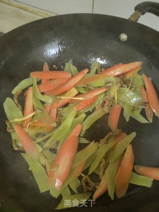 青红脆爽炒牛肉的做法步骤：9