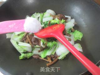 茶树菇炒五号菜的做法步骤：8