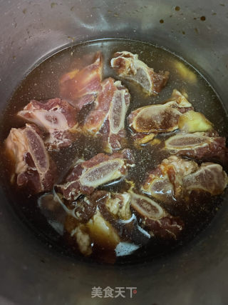 白萝卜焖牛排骨的做法步骤：5